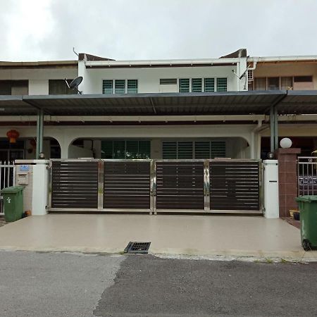 722 Homestay Kuching Exteriör bild