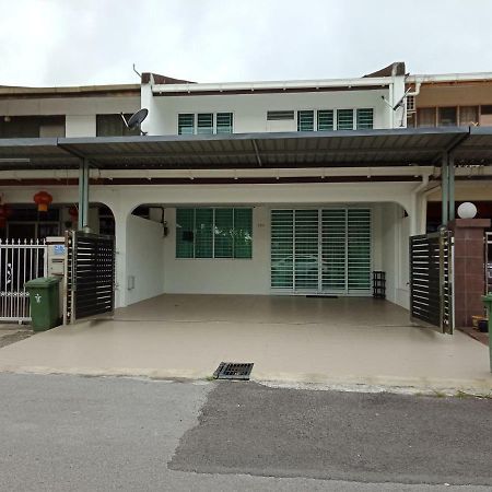 722 Homestay Kuching Exteriör bild
